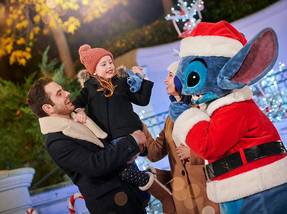 Family meeting Stitch in his Christmas outfit at Disneyland Paris